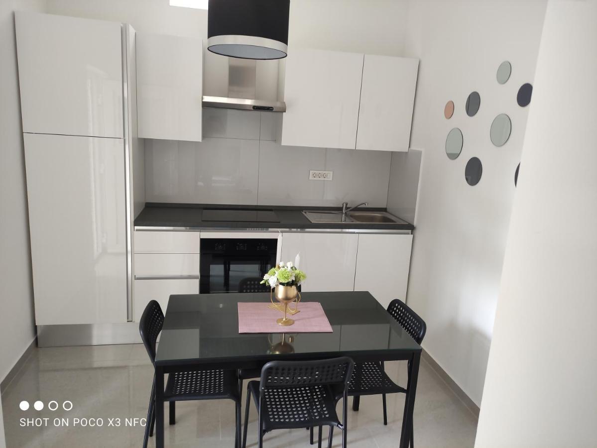 Apartman Zero Apartment Dugi Rat Ngoại thất bức ảnh